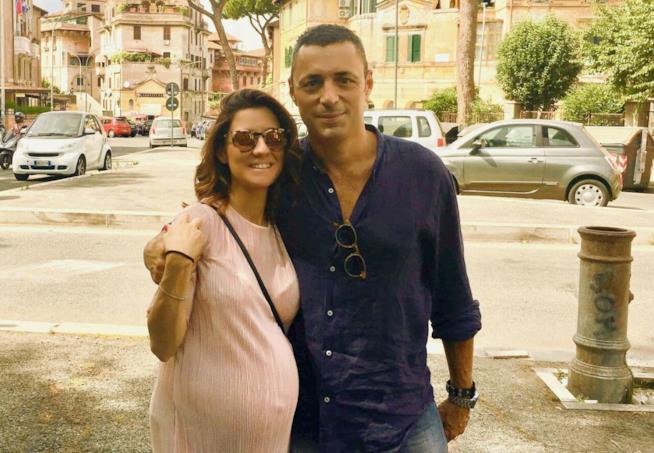Alex Britti sta per diventare padre Alex Britti con la compagna Nicole