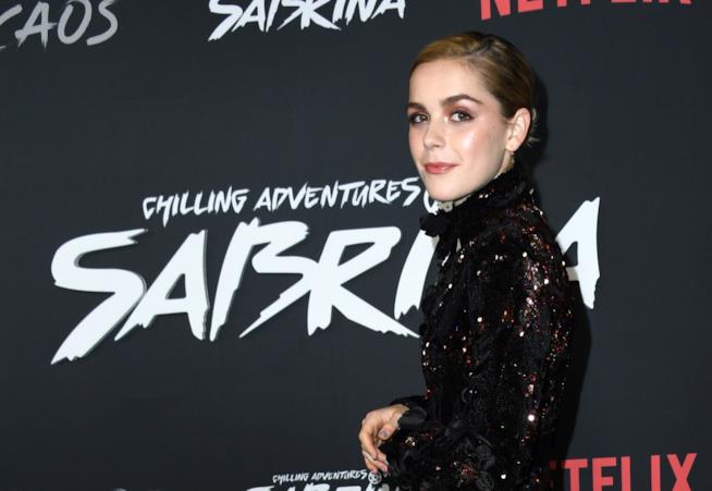 Kiernan Shipka La Sabrina Del Reboot è Allergica Al Gatto Salem