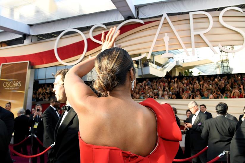 Le star si preparano alla notte degli Oscar dal chirurgo plastico Attrice agli Oscar