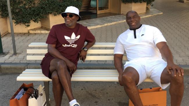 Samuel L. Jackson e Magic Johnson: la foto e il finto meme razzista Samuel L. Jackson e Magic Johnson a Forte dei Marmi