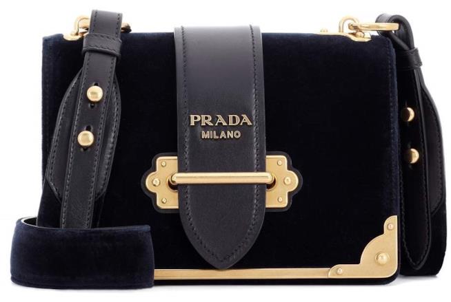 Prada Cahier velluto blu La borsa realizzata da Prada in velluto Blu