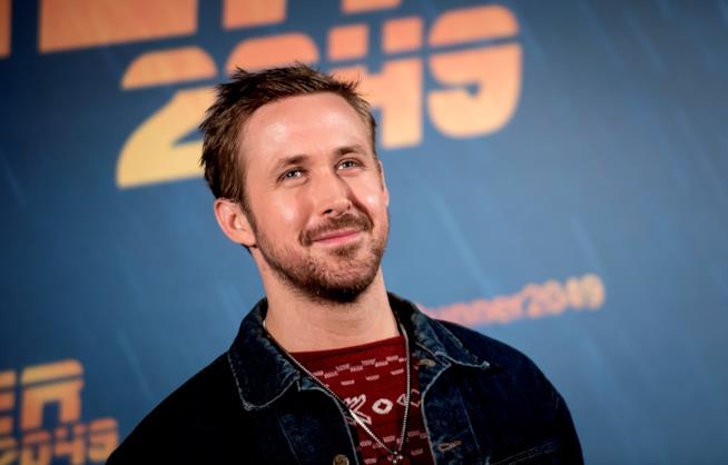 Ryan Gosling e il primo giorno di Amada, sua figlia, a New York Primo piano di Ryan Gosling