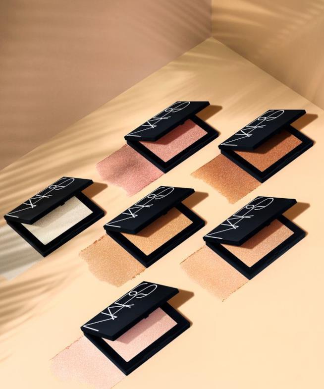 Il make-up di NARS per la Primavera/Estate 2018 Gli illuminanti della Change of Sheen Highlighting Powder Collection