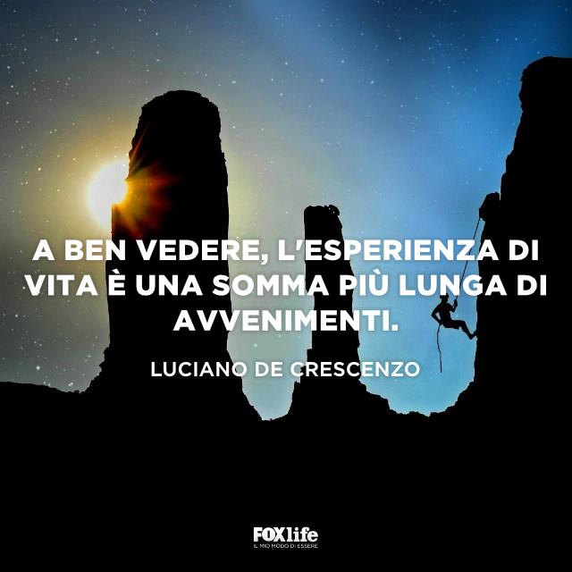 Frase esperienza di vita Luciano De Crescenzo Ragazzo si arrampica su una rupe