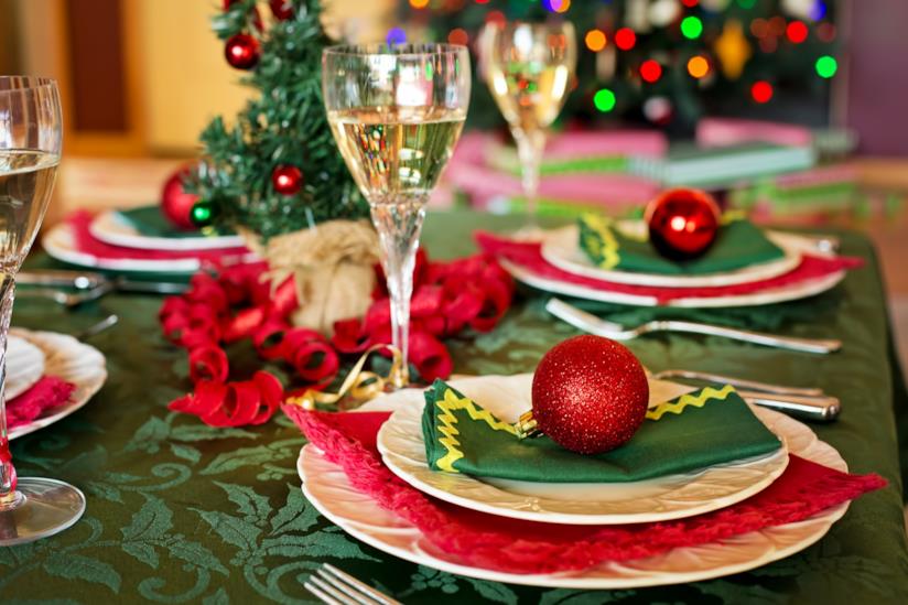 Cena Vigilia di Natale Tavola apparecchiata per la Vigilia di Natale