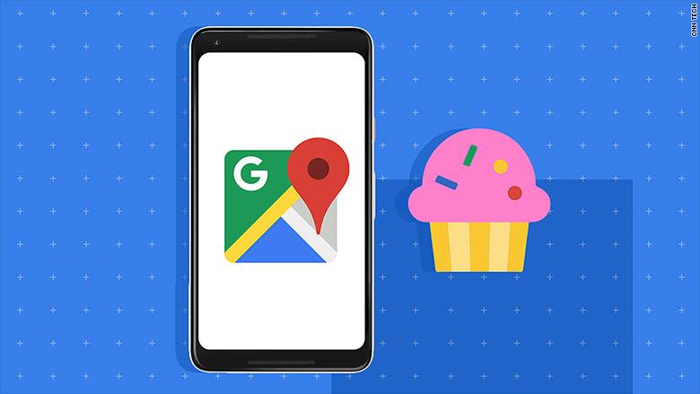 Google Maps ed un cupcake Un'illustrazione del logo di Google Maps su uno smartphone ed un cupcake