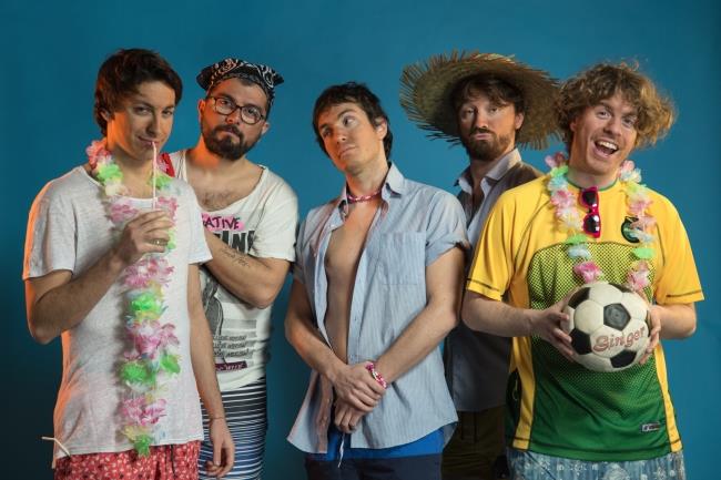 La band indipendente Lo Stato Sociale a Sanremo con Una vita in vacanza, album dal 9 febbraio La band Lo Stato Sociale