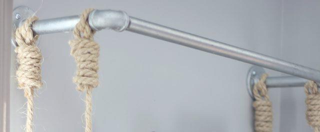 L'asta per il ripiano L'asta per il ripiano montata al muro