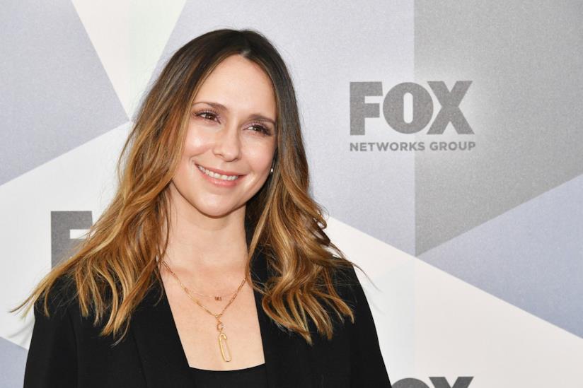 911: Jennifer Love Hewitt sarà la sorella di Buck nella stagione 2 Jennifer Love Hewitt agli Upfronts FOX