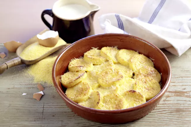 Gnocchi di semolino alla romana con crosta di parmgiano Gnocchi di semolino al forno con parmigiano