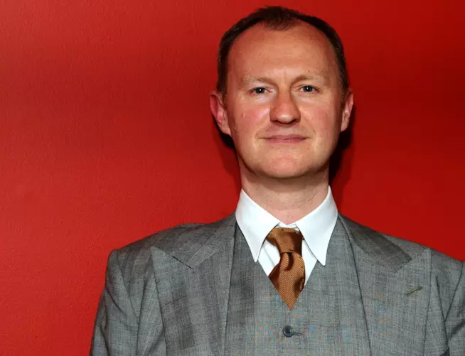 Mark Gatiss sposa Ian Hallard dopo 17 anni insieme Mark Gatiss nei panni di Mycroft