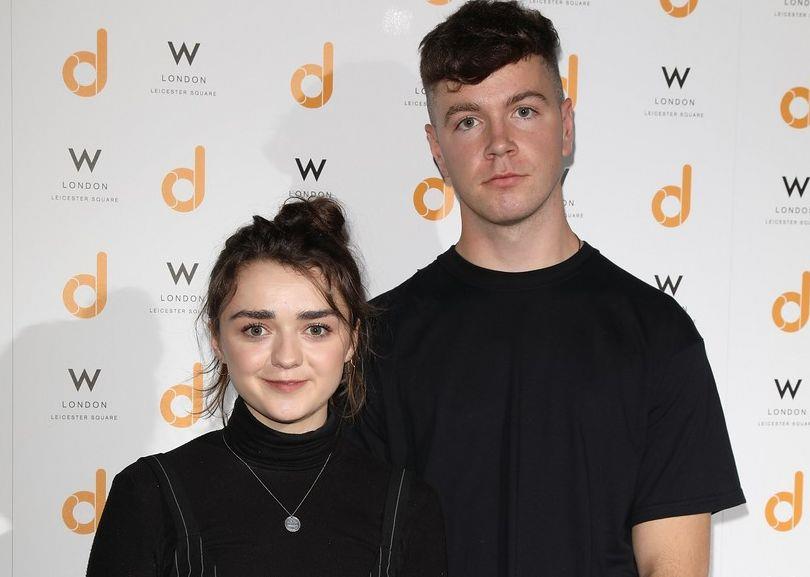 Maisie Williams con Don Sauntry per il lancio dell'app Daisie Maisie Williams con Don Sauntry