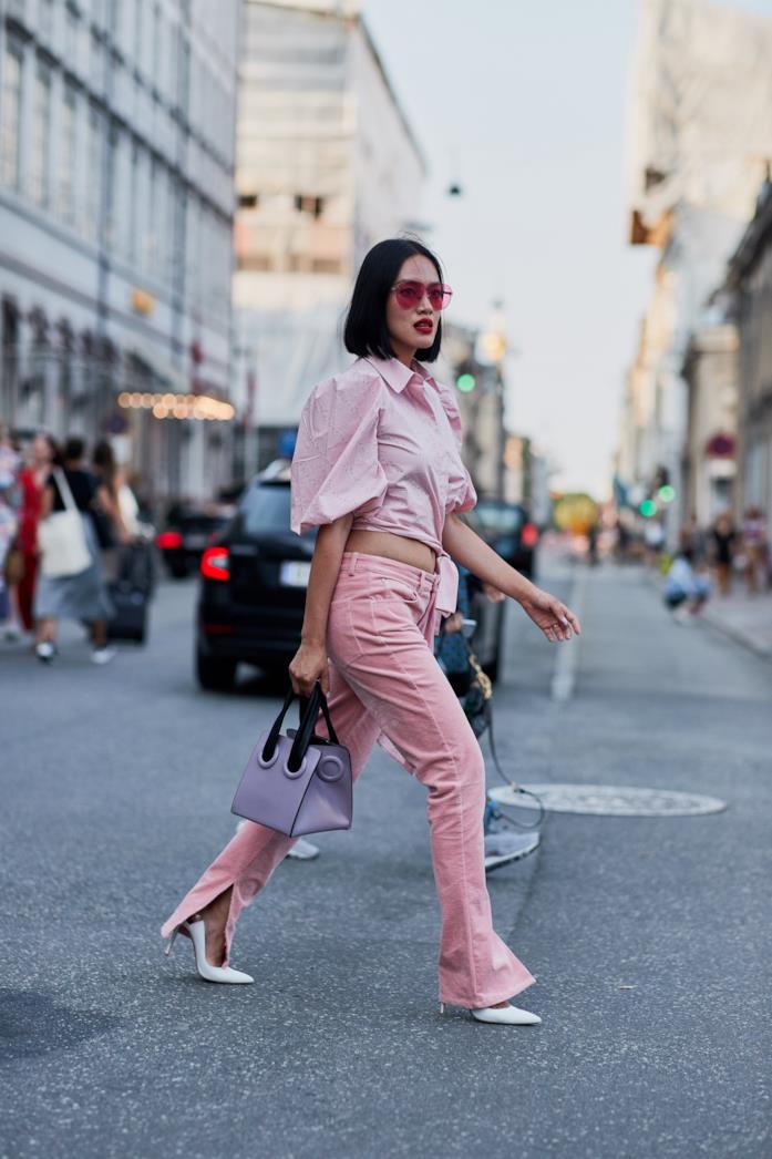 Camicia e pantalone rosa antico Camicia annodata e pantalone rosa antico