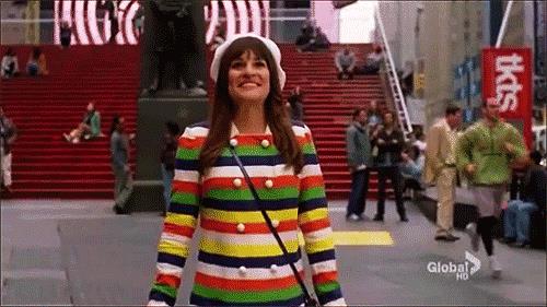 Lea Michele arriva a New York nella serie Glee Lea Michele nei panni di Rachel Berry in Glee