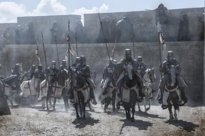 Knightfall, il trailer I cavalieri pronti alla battaglia sui loro cavalli