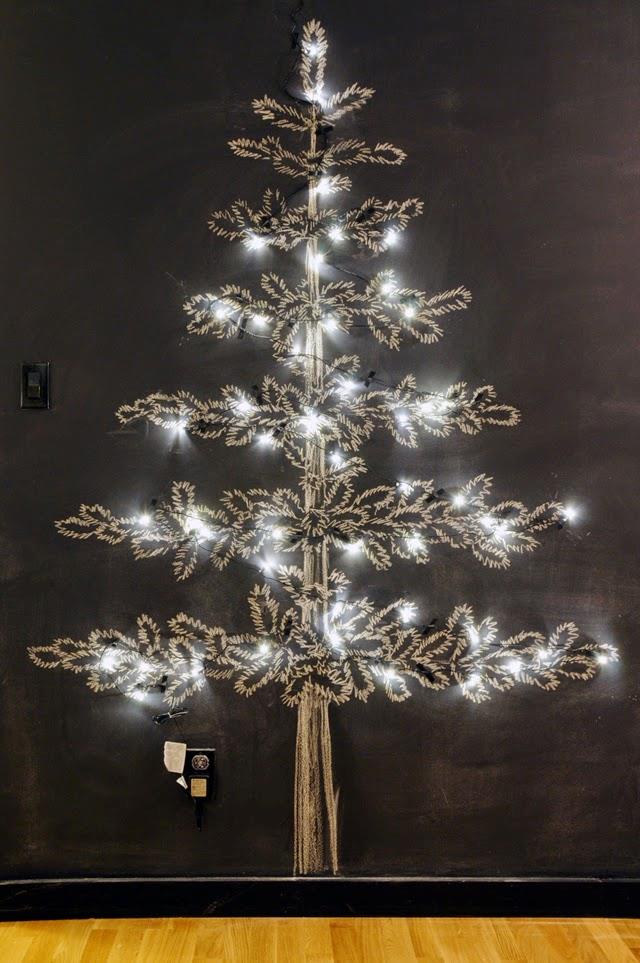Albero di Natale lavagna Albero di Natale disegnato su una lavagna