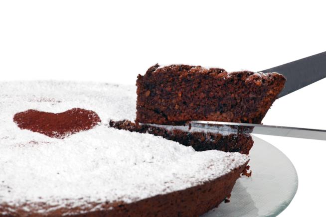 Torta caprese con cioccolato fondente e mandorle Caprese con cioccolato e mandorle
