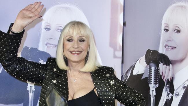 Raffaella Carrà: si racconta e parla del suo ruolo di icona dei gay Raffaella Carrà