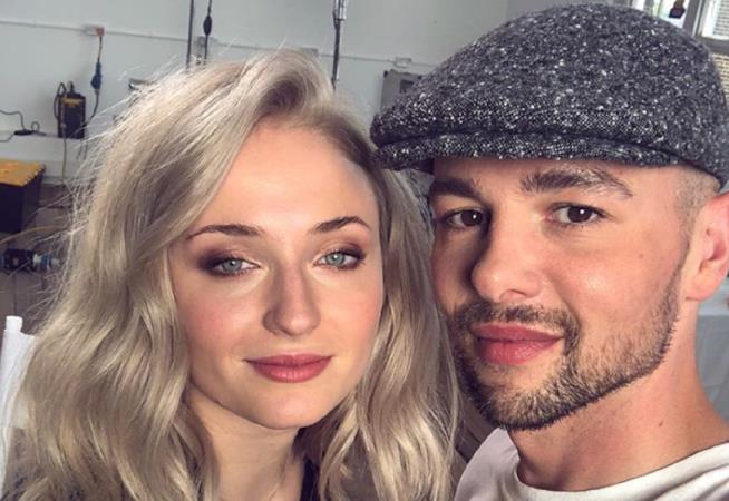 Sophie Turner ha un nuovo look Sophie Turner e l'hairstylist