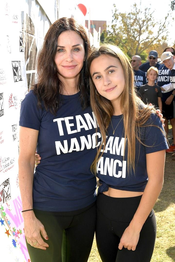 Courteney Cox posta una foto in cui la figlia Coco indossa un suo vecchio abito Courteney Cox e la figlia Coco