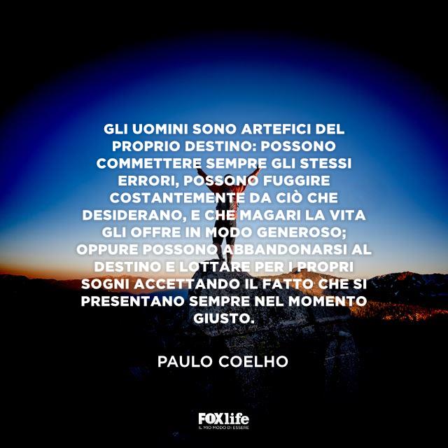Gli uomini sono artefici del proprio destino Uomo in cima a una monagna