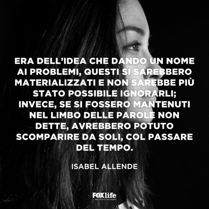 Frase dare un nome ai problemi Primo piano del profilo di una donna