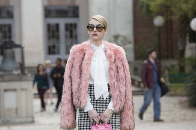 Chanel Oberlin Chanel Oberlin con la pelliccia rosa