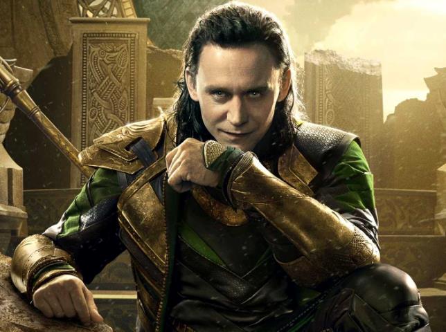 Loki Loki seduto sul trono