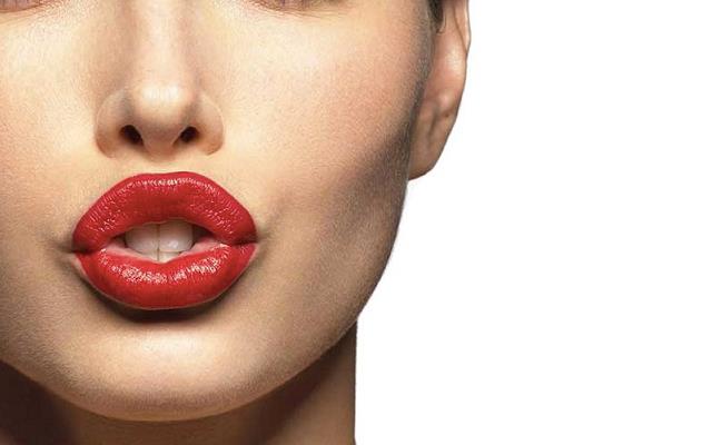 MakeUp Plus è l'app per provare i rossetti Un primo piano di una bocca con rossetto
