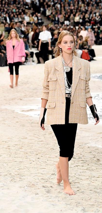 Chanel - pantaloni ciclista Leggings e pantaloni da biker nella sfilata di Chanel