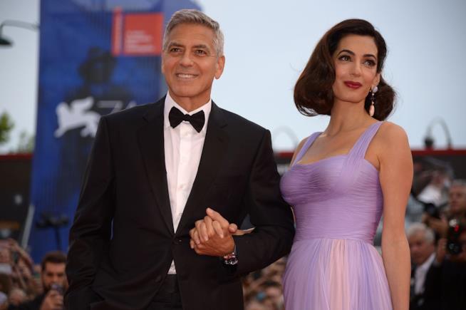 George Clooney e Amal sono a Venezia Primo piano di George Clooney e Amal Alamuddin