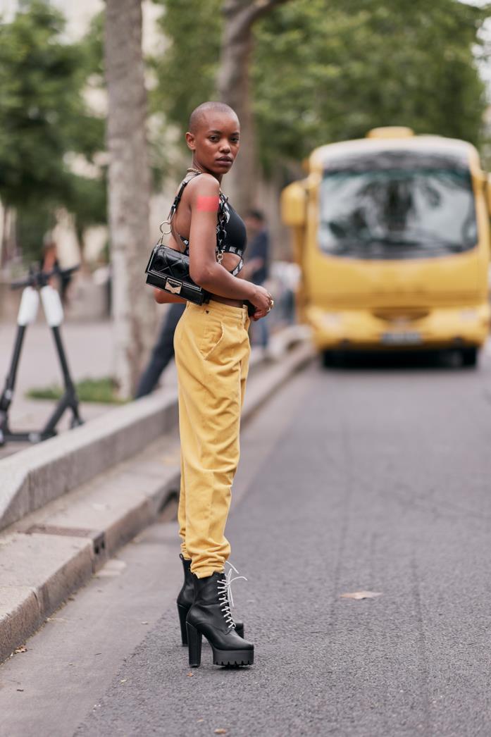 Pantaloni gialli PFW Pantaloni gialli Paris Fashion Week