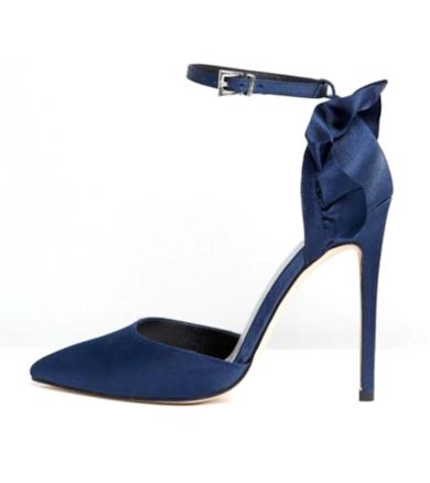 Scarpe a punta con tacco e volant