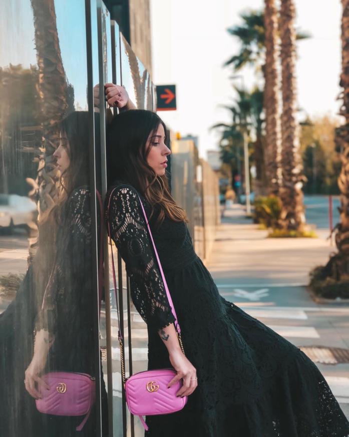 Ilaria Scalera Ilaria Scalera con maxidress nero e borsa Gucci