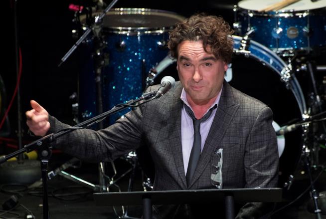Johnny Galecki ha una nuova ragazza Johnny Galecki a un evento