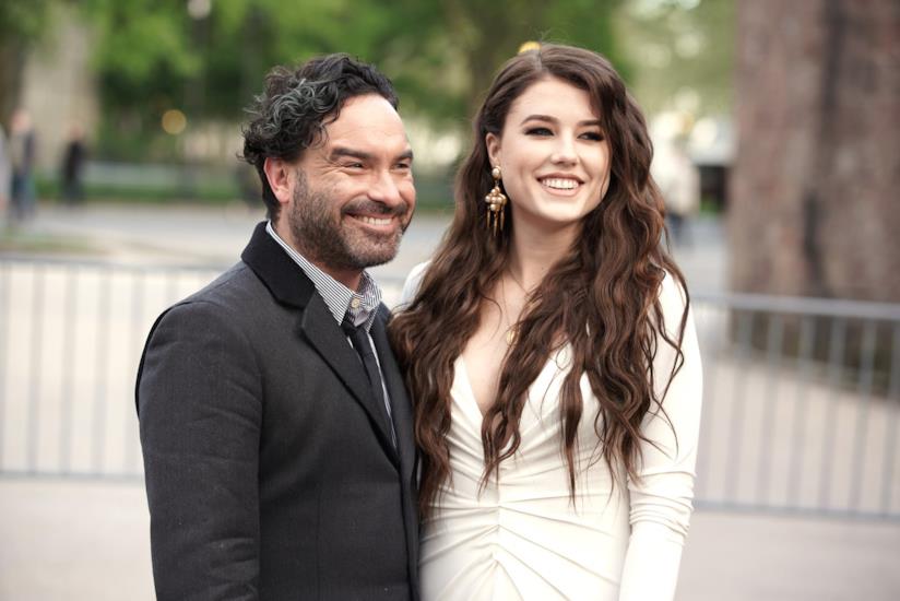 Johnny Galecki e Alaina Meyer diventeranno genitori di un maschietto Johnny Galecki e Alaina Meyer