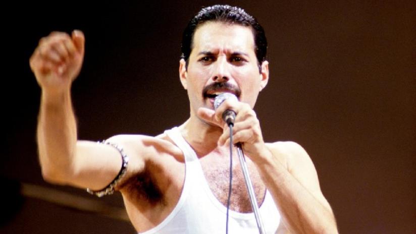 Freddie Mercury al Live Aid Concert del1985 Freddie Mercury sulpalco di Wembley nel 1985