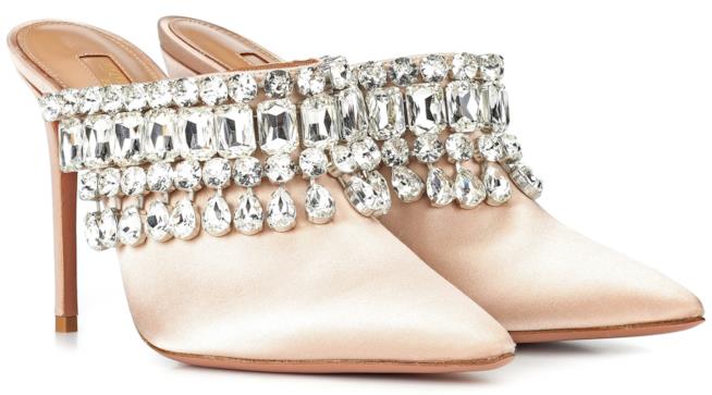 Mules in raso con pietre a goccia di moda estate 2018 Sabot eleganti di tendenza per l'estate 2018