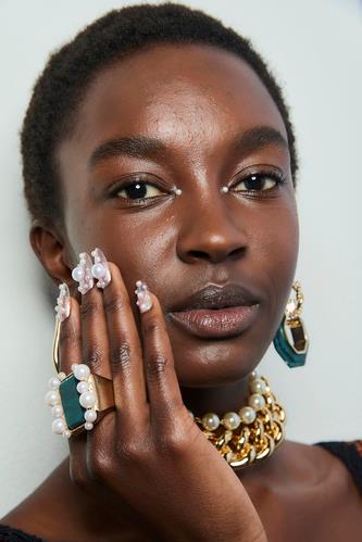 Nail art pois Nail art a pois