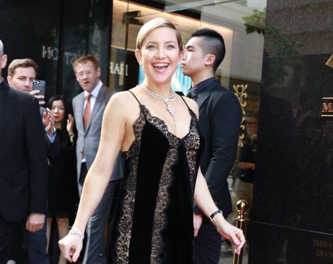 Kate Hudson appare per la prima volta sul red carpet con il pancione Kate Hudson