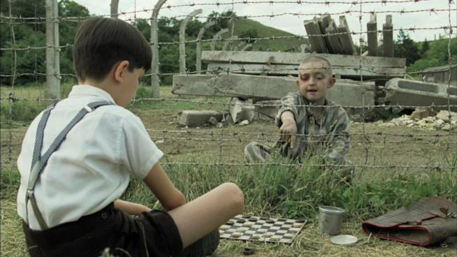 Libri e film sulla Shoah, per spiegarla ai bambini Frame de Il bambino con il pigiama a righe