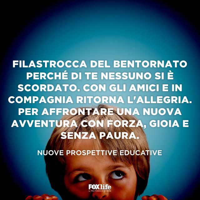 Filastrocca bentornato Primo piano di bambino perplesso