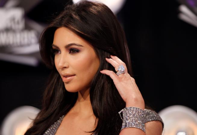 Gli anelli di fidanzamento delle star più brutti e più belli L'anello di fidanzamento di Kim Kardashian