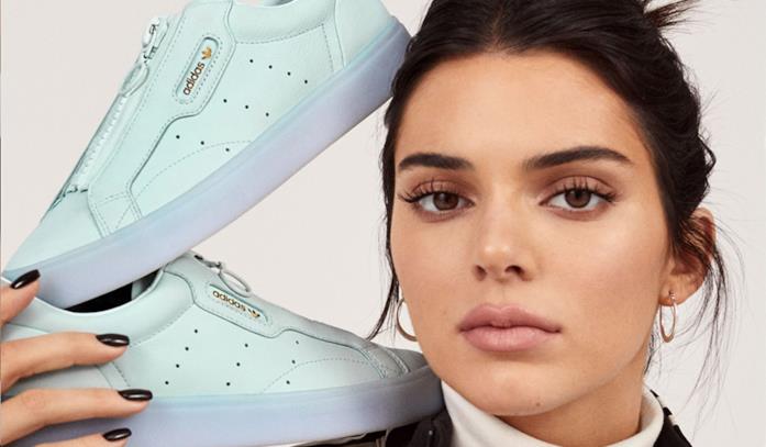 Kendall Jener per Adidas Sleek Kendall Jener posa per Adidas Sleek