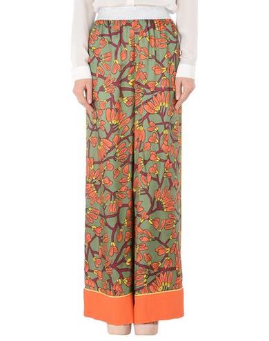 Pantaloni a palazzo con fiori arancioni e dettagli in raso