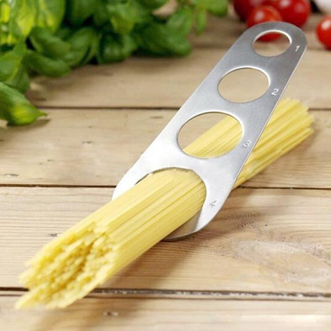 Misura Spaghetti Misuratore di spaghetti in azione
