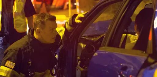 911: un'immagine dal terzo episodio della prima stagione 911: un'immagine promozionale dall'episodio 1x03