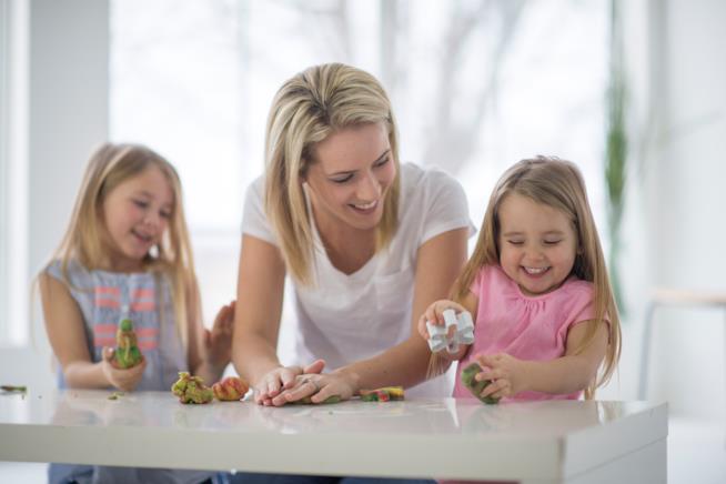 Ricetta e idee per fare la pasta di sale Famiglia gioca con la pasta di sale