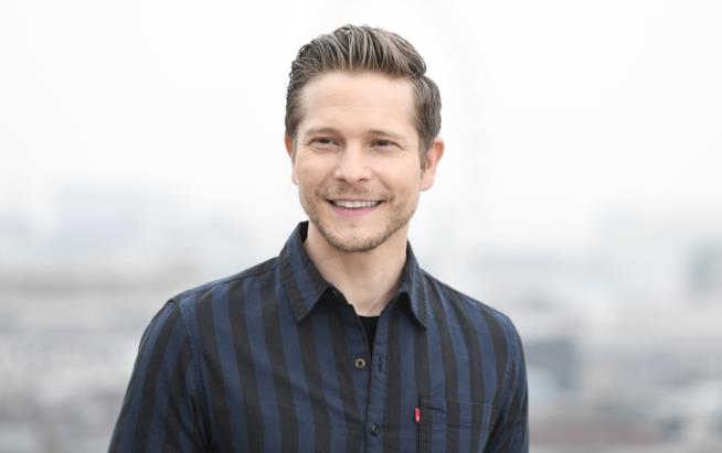 Come mai il protagonista di The Resident ha iniziato a recitare? "Colpa" di uno spettacolo al college Matt Czuchry di The Resident
