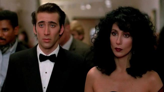 Cher Stregata Dalla Luna: la cantante diventa attrice Cher con Nicolas Cage in Stregata Dalla Luna